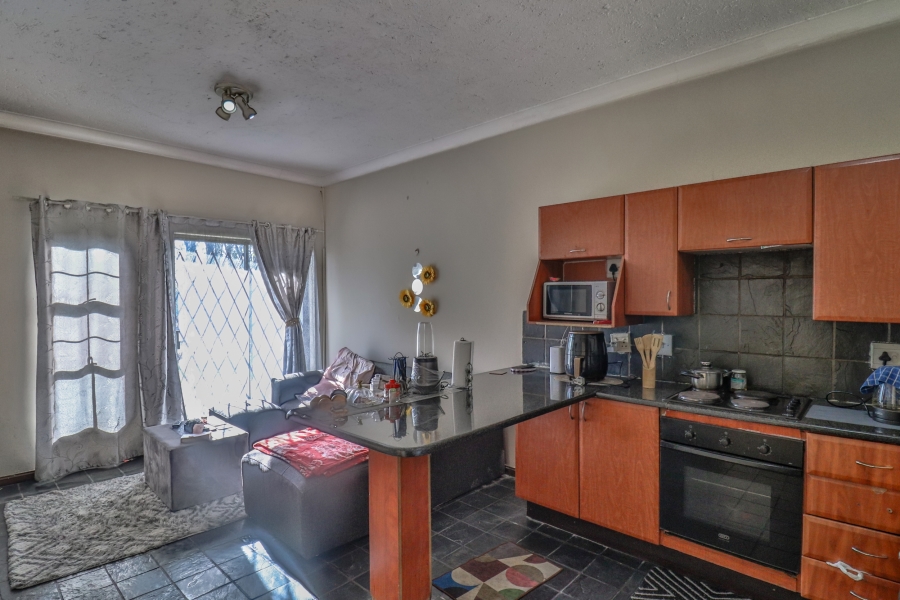 2 Bedroom Property for Sale in Erand Gardens Gauteng