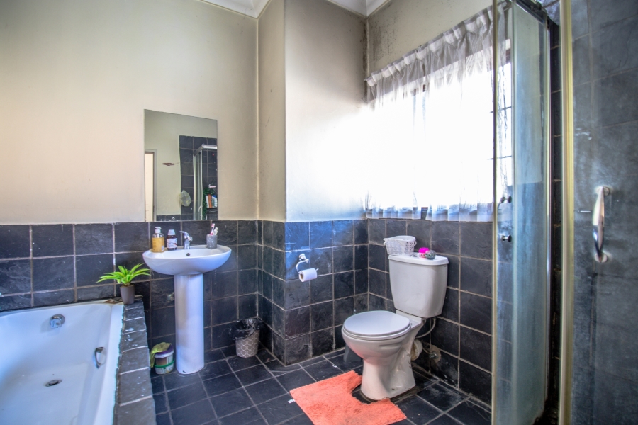 2 Bedroom Property for Sale in Erand Gardens Gauteng