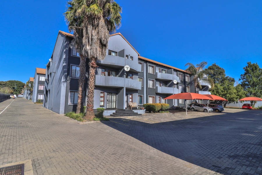 2 Bedroom Property for Sale in Erand Gardens Gauteng