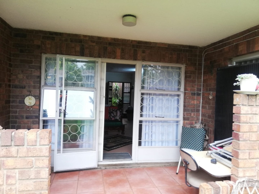 2 Bedroom Property for Sale in Three Rivers Proper Gauteng
