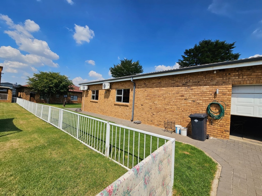 3 Bedroom Property for Sale in Lochvaal Gauteng