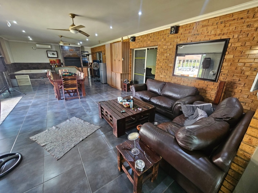 3 Bedroom Property for Sale in Lochvaal Gauteng