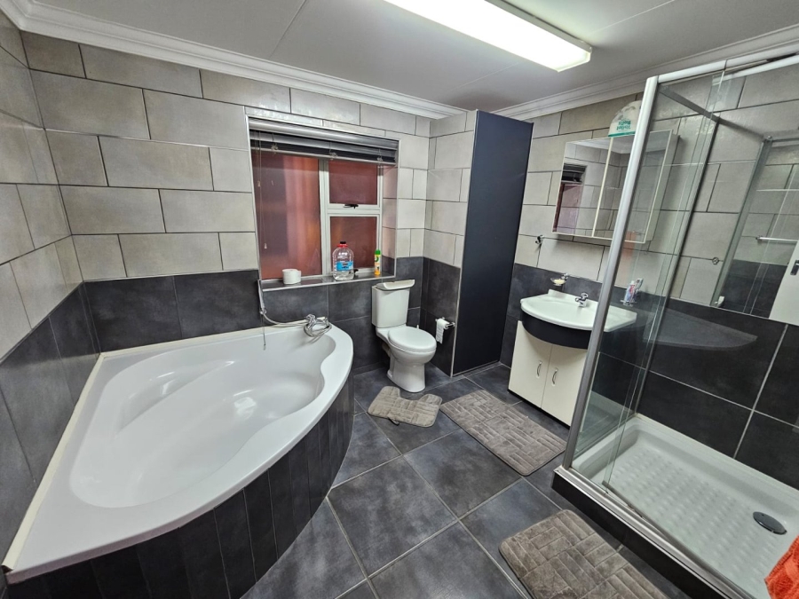 3 Bedroom Property for Sale in Lochvaal Gauteng