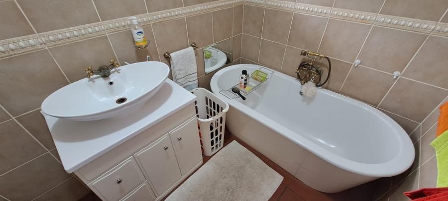 3 Bedroom Property for Sale in Three Rivers Proper Gauteng