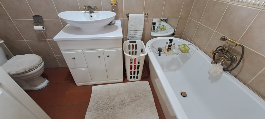 3 Bedroom Property for Sale in Three Rivers Proper Gauteng