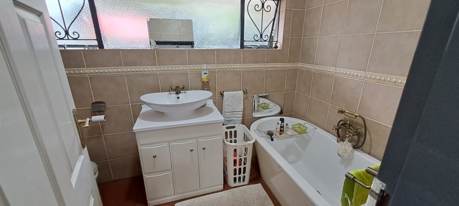 3 Bedroom Property for Sale in Three Rivers Proper Gauteng