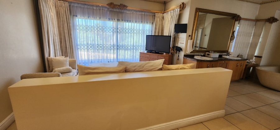 6 Bedroom Property for Sale in Northdene Gauteng