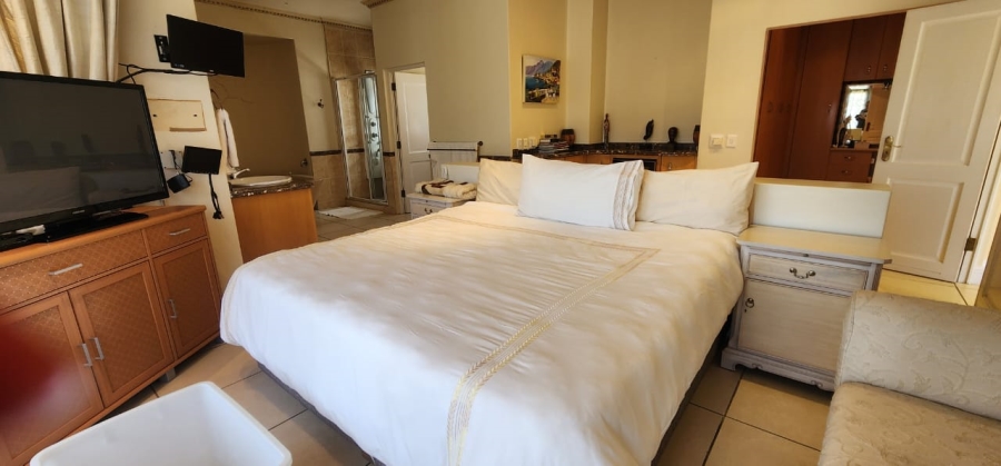 6 Bedroom Property for Sale in Northdene Gauteng