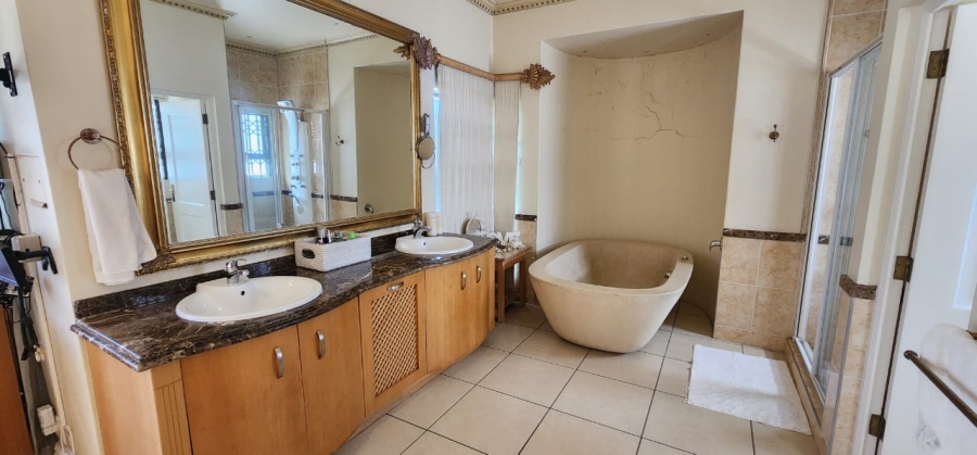 6 Bedroom Property for Sale in Northdene Gauteng