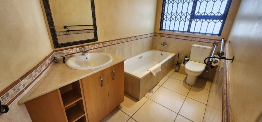 6 Bedroom Property for Sale in Northdene Gauteng