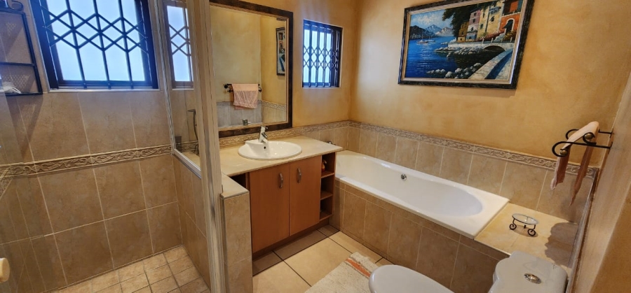 6 Bedroom Property for Sale in Northdene Gauteng