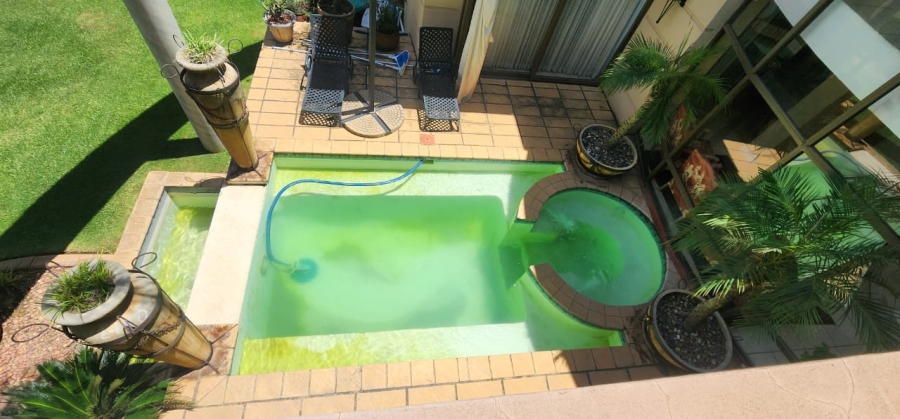 6 Bedroom Property for Sale in Northdene Gauteng