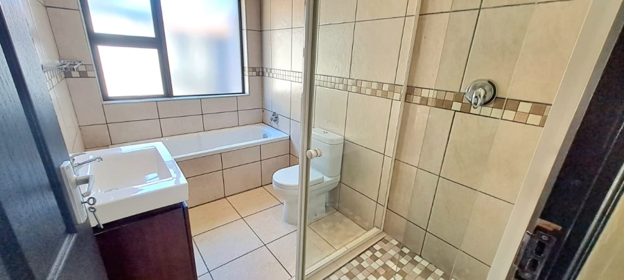 4 Bedroom Property for Sale in Three Rivers Proper Gauteng