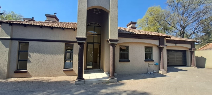 4 Bedroom Property for Sale in Three Rivers Proper Gauteng