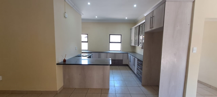 4 Bedroom Property for Sale in Three Rivers Proper Gauteng