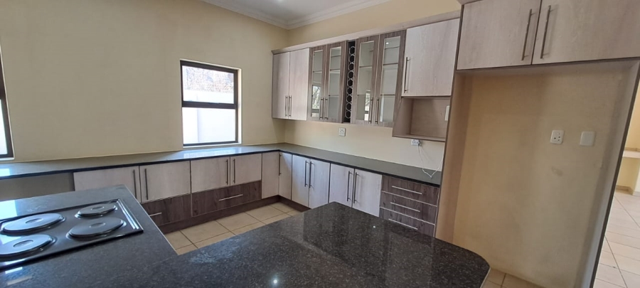 4 Bedroom Property for Sale in Three Rivers Proper Gauteng