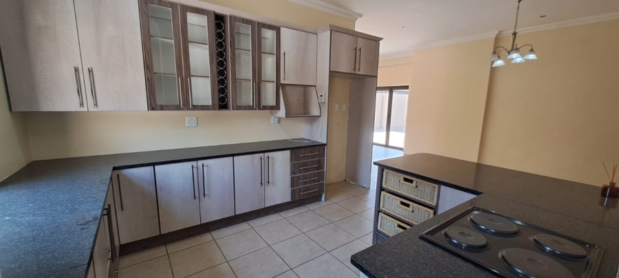 4 Bedroom Property for Sale in Three Rivers Proper Gauteng