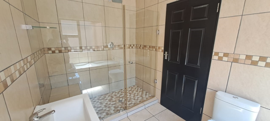 4 Bedroom Property for Sale in Three Rivers Proper Gauteng