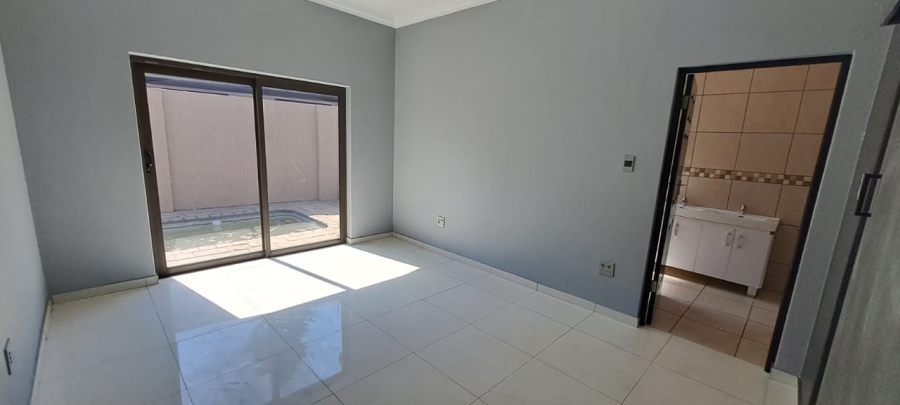 4 Bedroom Property for Sale in Three Rivers Proper Gauteng