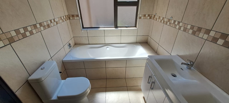 4 Bedroom Property for Sale in Three Rivers Proper Gauteng