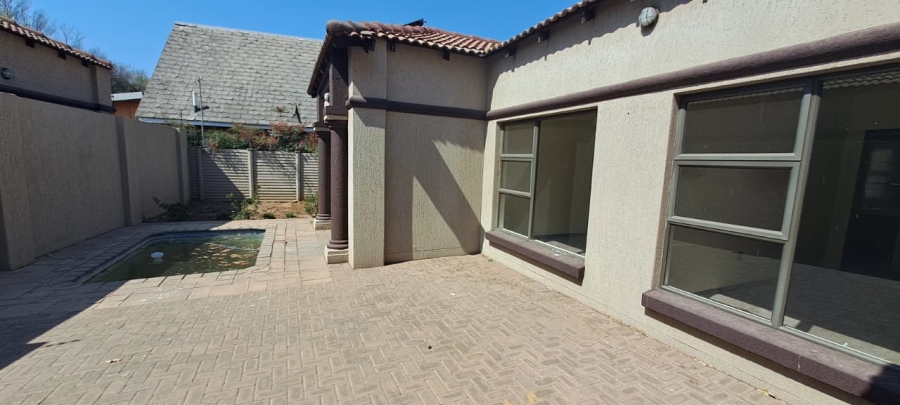 4 Bedroom Property for Sale in Three Rivers Proper Gauteng