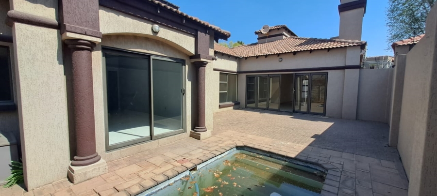 4 Bedroom Property for Sale in Three Rivers Proper Gauteng