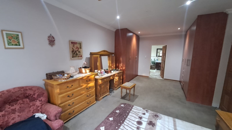 4 Bedroom Property for Sale in Three Rivers East Gauteng