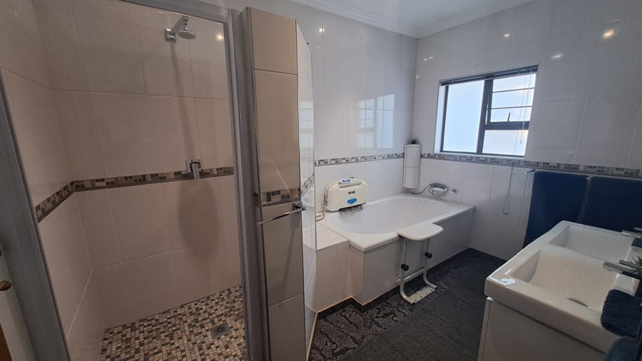 4 Bedroom Property for Sale in Three Rivers East Gauteng