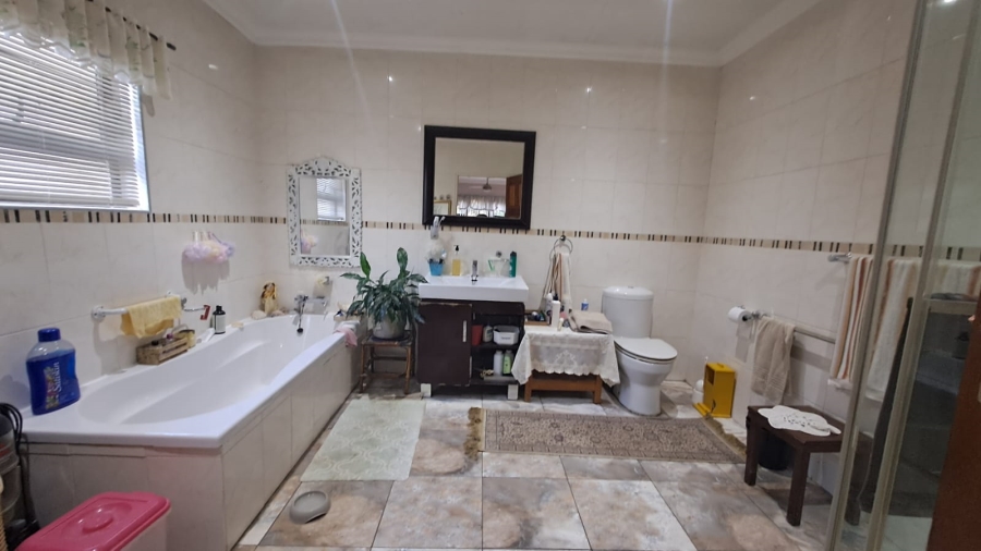 4 Bedroom Property for Sale in Three Rivers East Gauteng