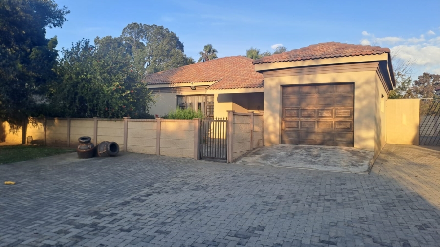 4 Bedroom Property for Sale in Three Rivers East Gauteng
