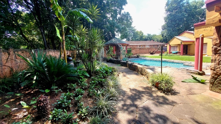 6 Bedroom Property for Sale in Three Rivers Gauteng