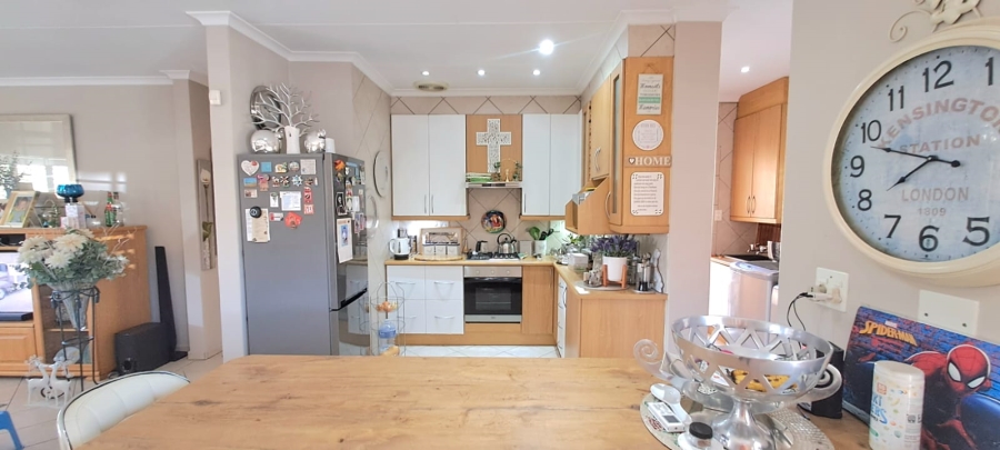 2 Bedroom Property for Sale in Three Rivers Proper Gauteng