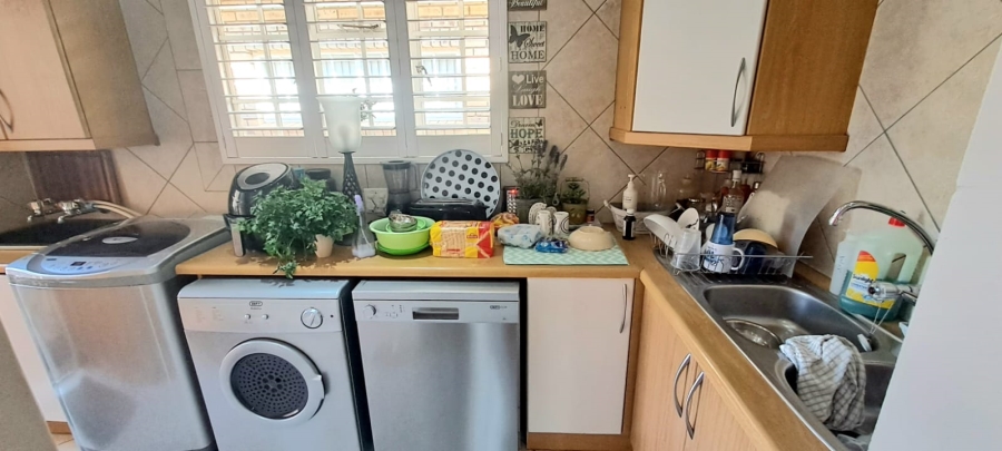 2 Bedroom Property for Sale in Three Rivers Proper Gauteng