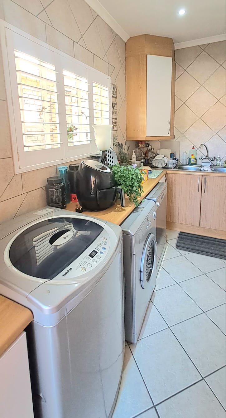 2 Bedroom Property for Sale in Three Rivers Proper Gauteng