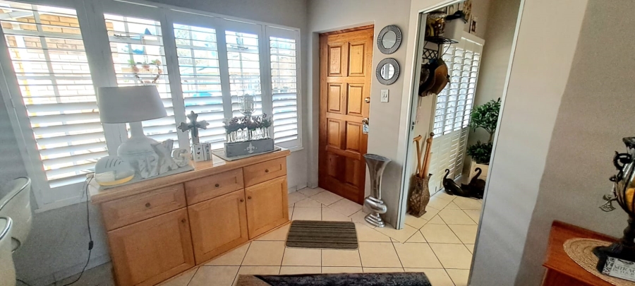 2 Bedroom Property for Sale in Three Rivers Proper Gauteng