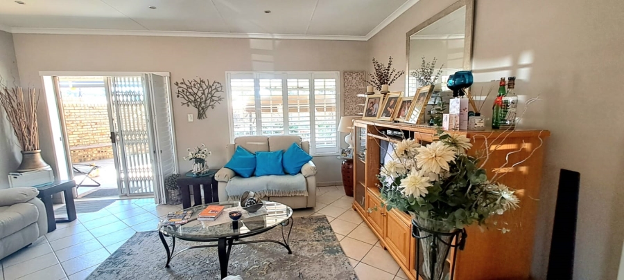 2 Bedroom Property for Sale in Three Rivers Proper Gauteng