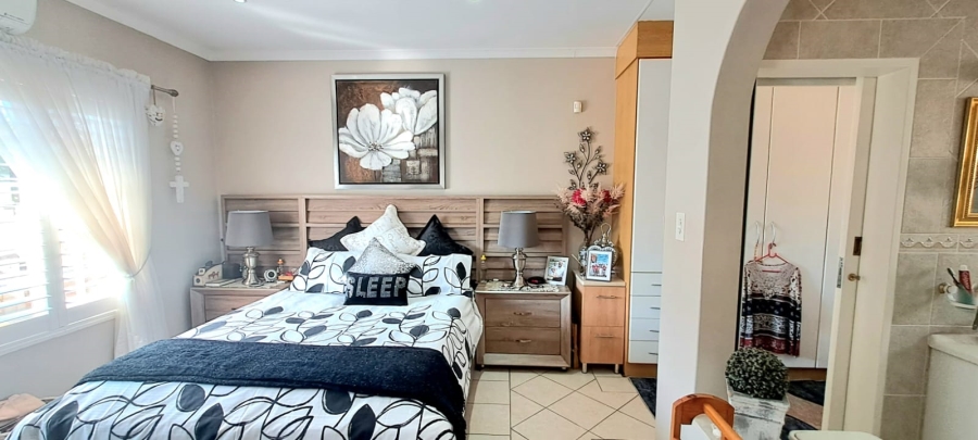 2 Bedroom Property for Sale in Three Rivers Proper Gauteng