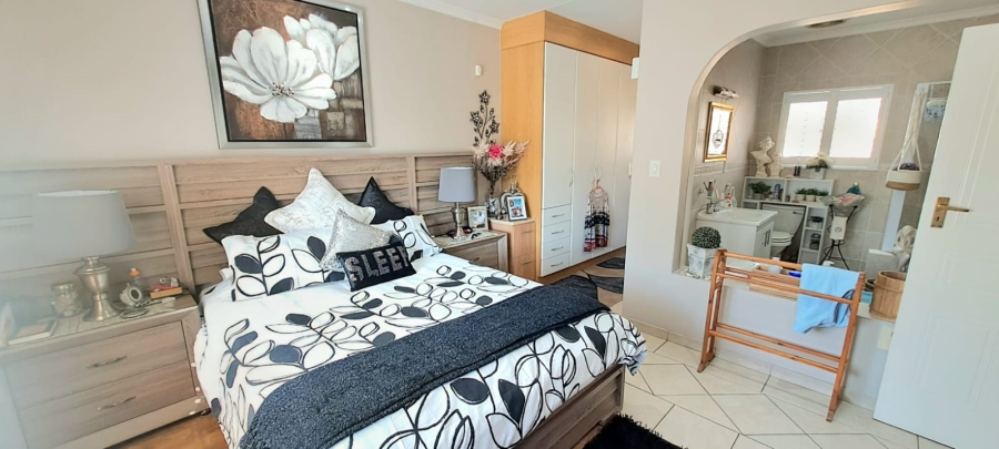 2 Bedroom Property for Sale in Three Rivers Proper Gauteng