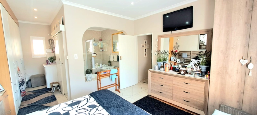 2 Bedroom Property for Sale in Three Rivers Proper Gauteng