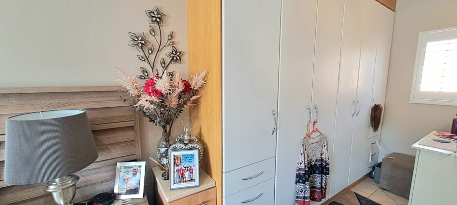 2 Bedroom Property for Sale in Three Rivers Proper Gauteng