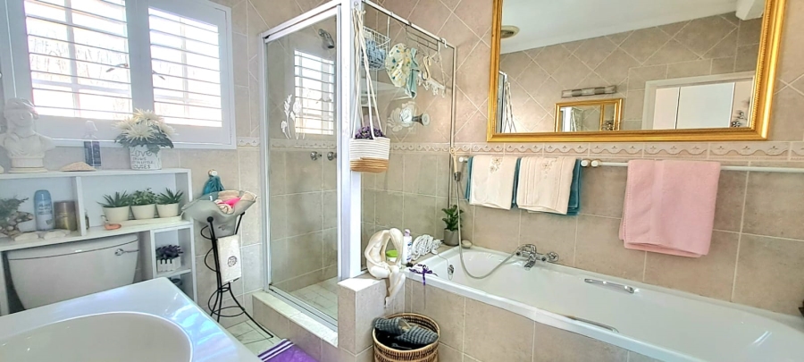 2 Bedroom Property for Sale in Three Rivers Proper Gauteng