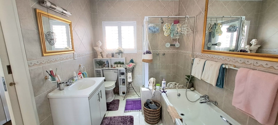 2 Bedroom Property for Sale in Three Rivers Proper Gauteng