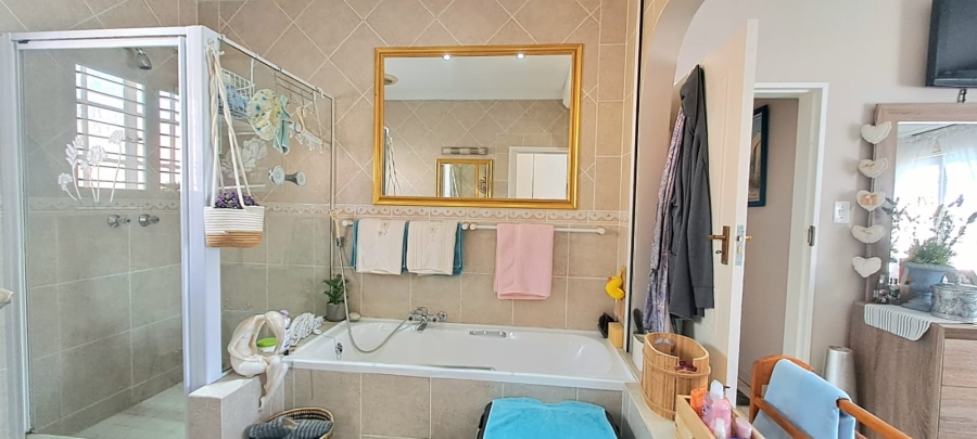 2 Bedroom Property for Sale in Three Rivers Proper Gauteng