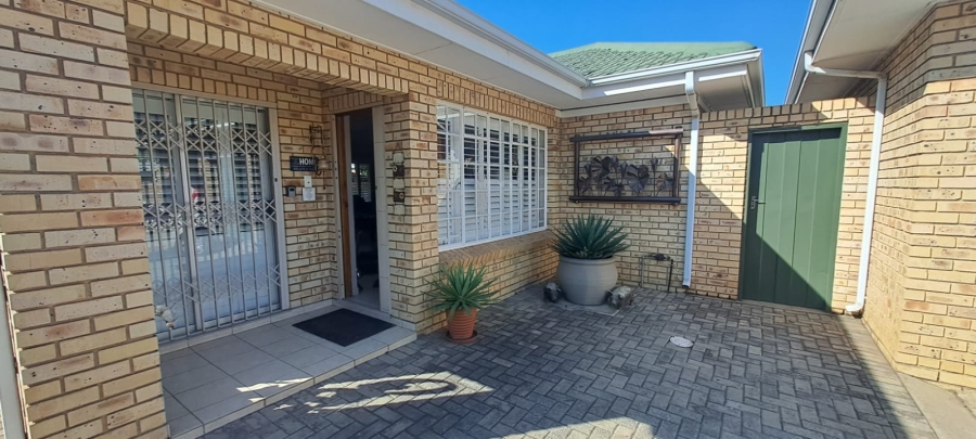 2 Bedroom Property for Sale in Three Rivers Proper Gauteng