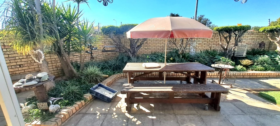 2 Bedroom Property for Sale in Three Rivers Proper Gauteng