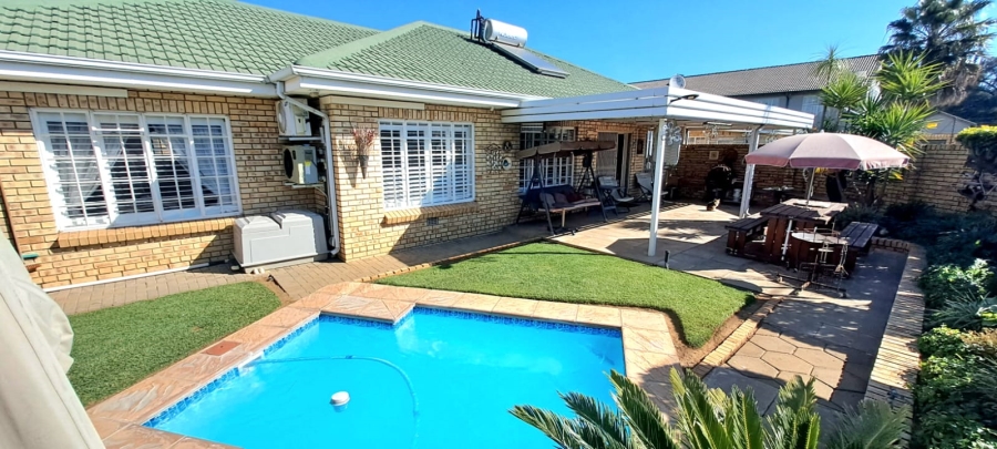 2 Bedroom Property for Sale in Three Rivers Proper Gauteng
