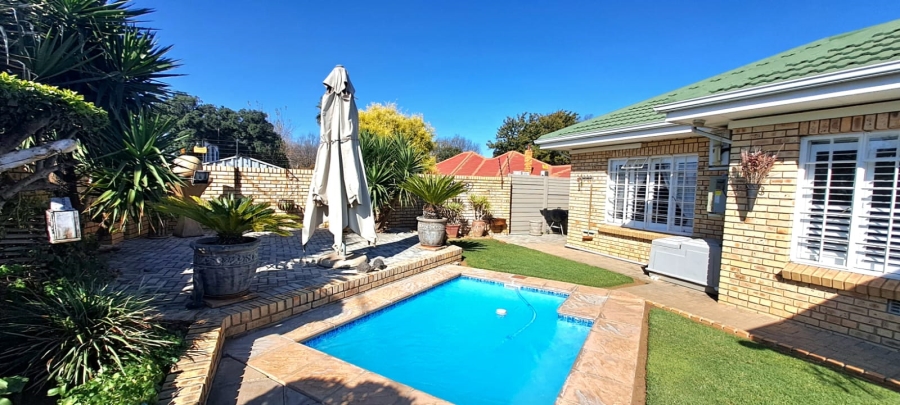 2 Bedroom Property for Sale in Three Rivers Proper Gauteng