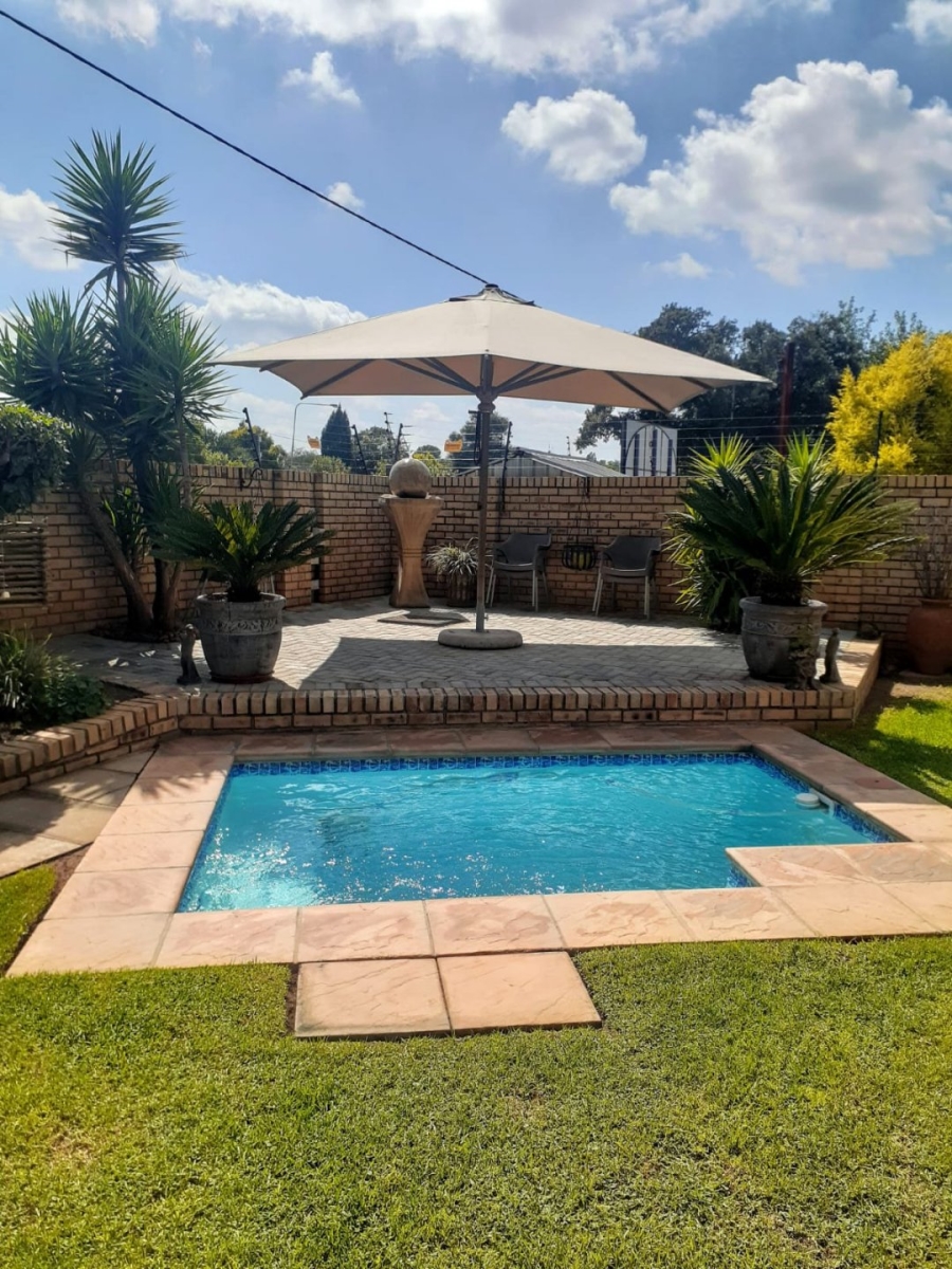 2 Bedroom Property for Sale in Three Rivers Proper Gauteng