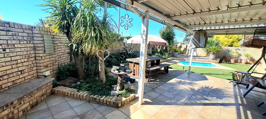 2 Bedroom Property for Sale in Three Rivers Proper Gauteng