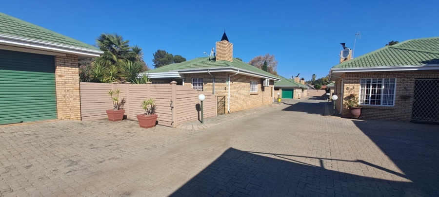 2 Bedroom Property for Sale in Three Rivers Proper Gauteng